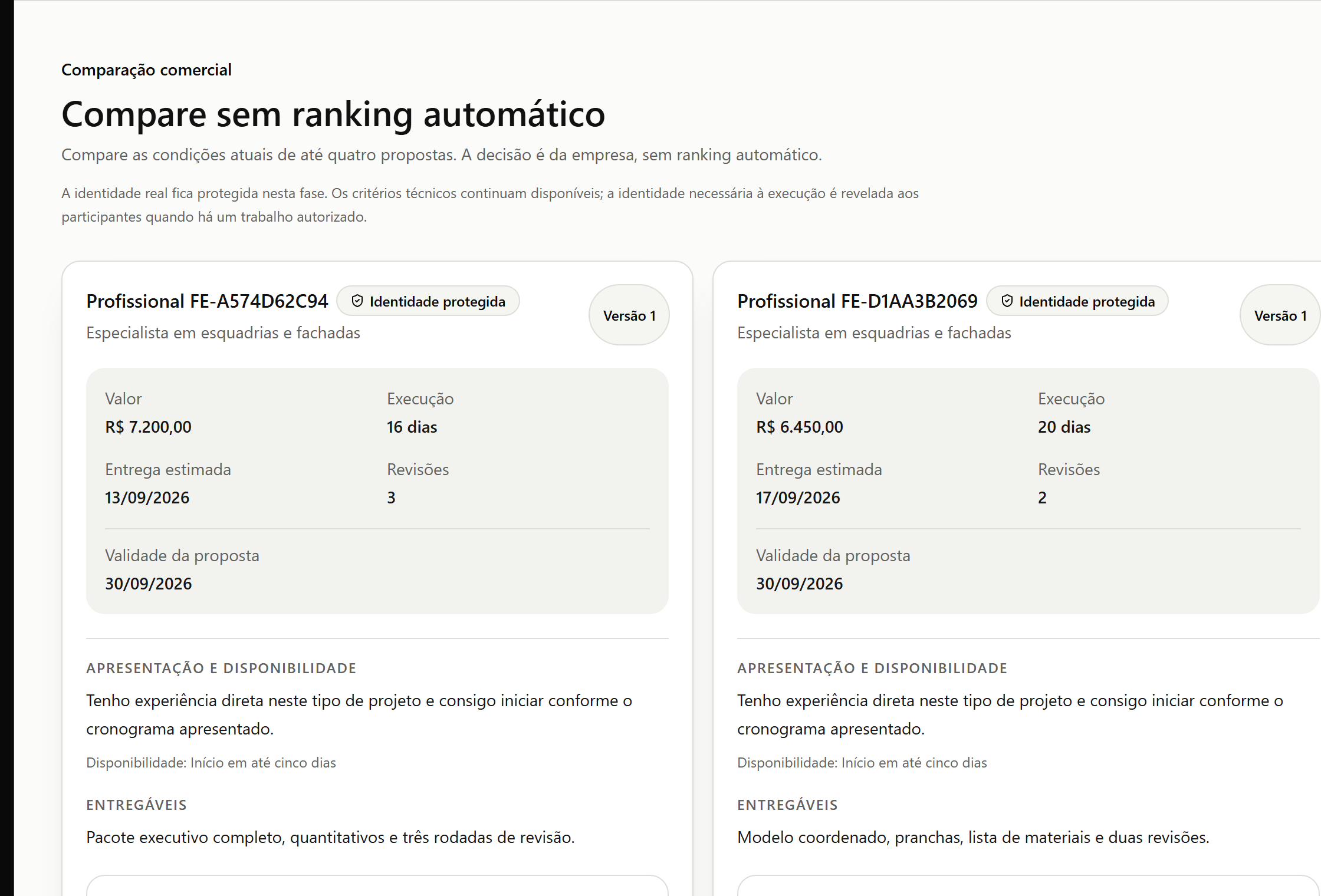 Tela real da FreelaEsquadrias comparando propostas lado a lado com identidade protegida.